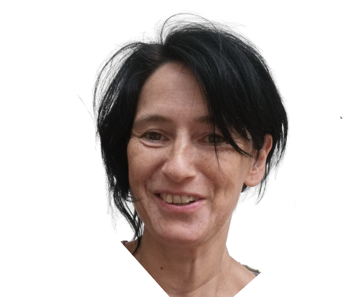 woman with black hair sm,iling